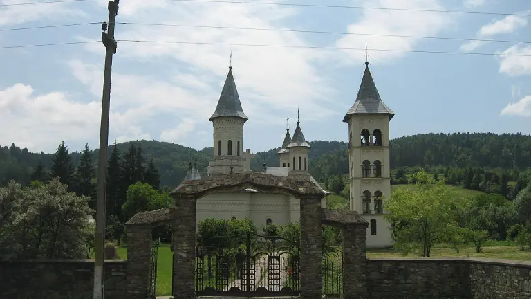 Mănăstirea Ortodoxă „Sfinții Arhangheli Mihail și Gavriil” Slătioara - Comuna Râşca