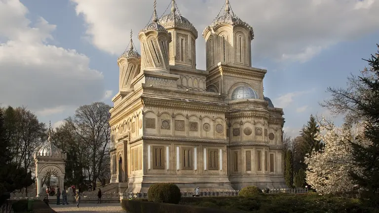 Mănăstirea Ortodoxă „Curtea de Argeș” - Curtea de Argeş