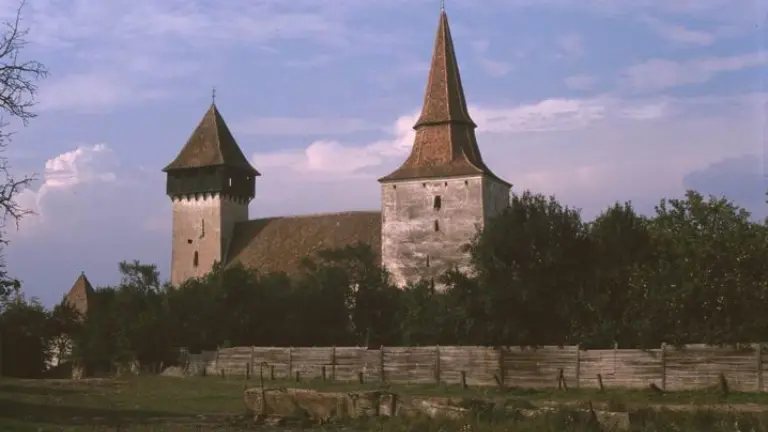 Biserica Fortificată Sf Mihail Movile (1317) - Comuna Iacobeni