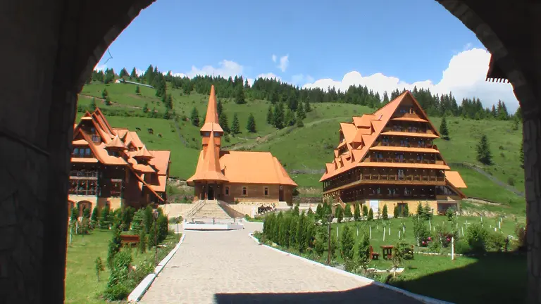 Mănăstirea Acoperământul Maicii Domnului - Dorna-Arini
