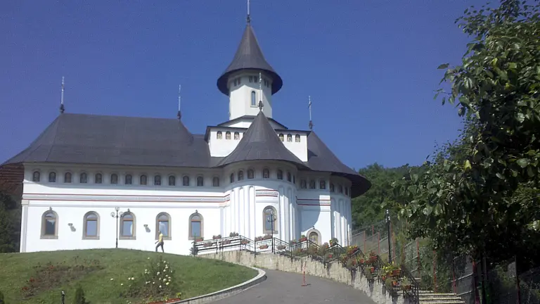 Mânăstirea Pângărați - Stejaru