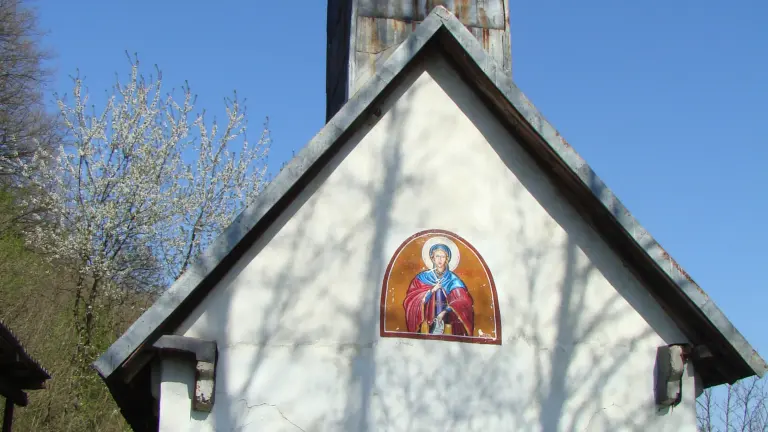 Biserica de lemn „Cuvioasa Paraschiva” - Târgu Cărbuneşti