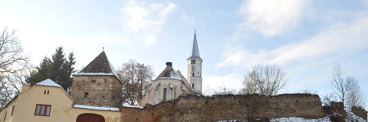 Biserica fortificată din Alțâna