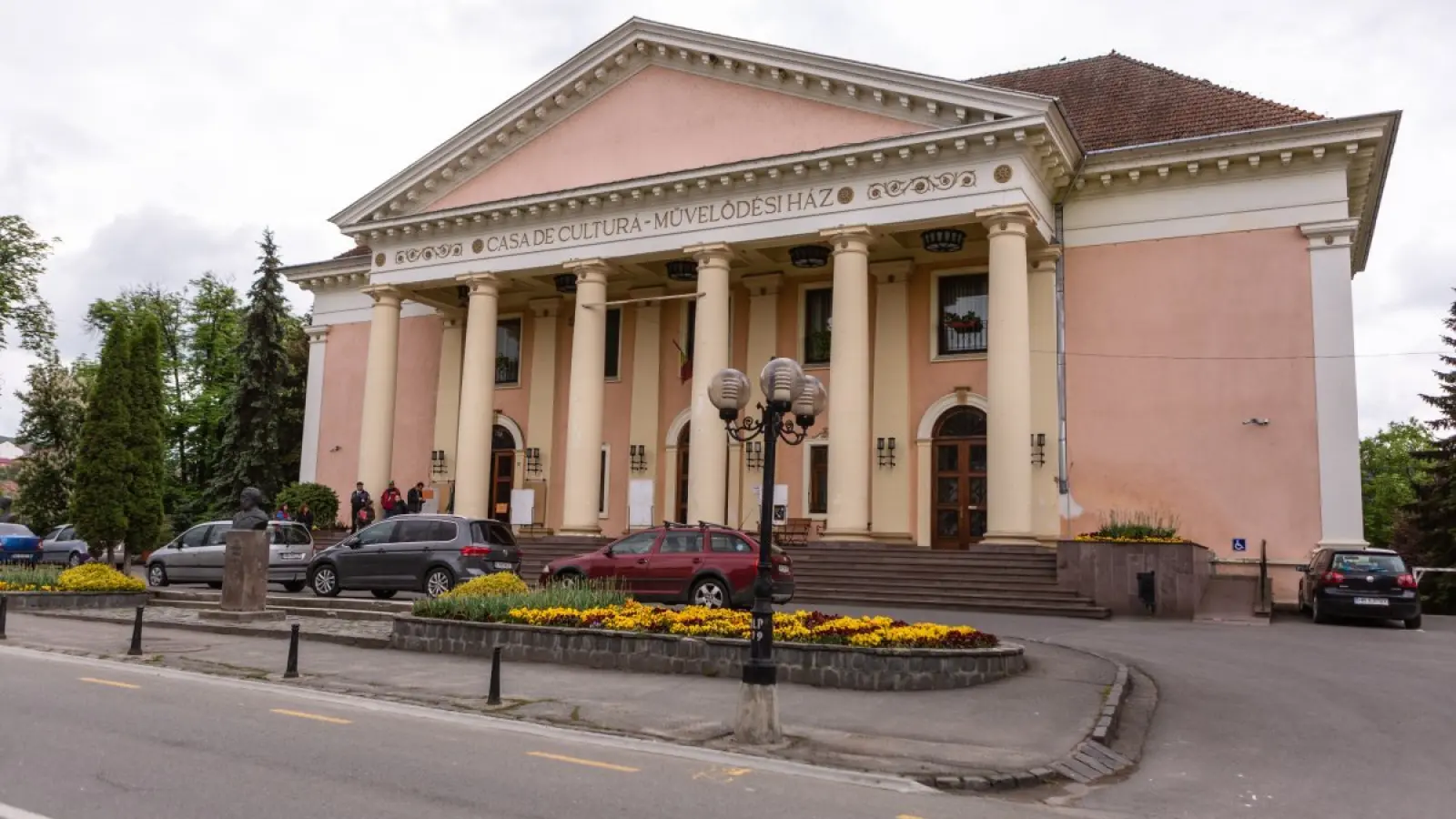 Teatrul Tomcsa Sándor